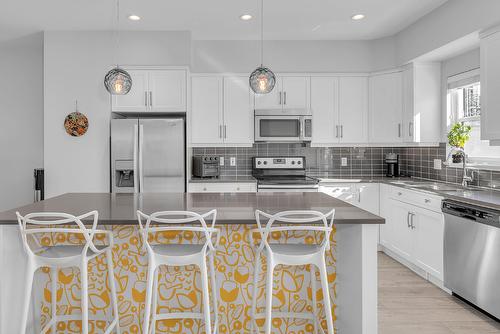 80-2490 Tuscany Drive, West Kelowna, BC - Indoor Photo Showing Kitchen With Stainless Steel Kitchen With Double Sink With Upgraded Kitchen