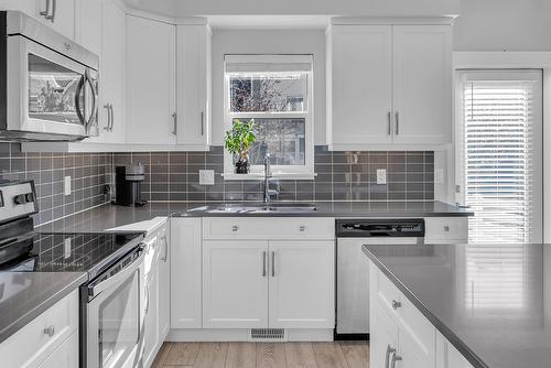 80-2490 Tuscany Drive, West Kelowna, BC - Indoor Photo Showing Kitchen