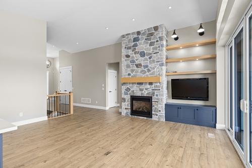 196 Summer Wood Drive, Kelowna, BC - Indoor Photo Showing Living Room With Fireplace