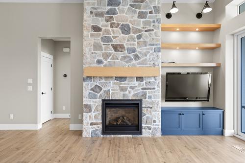 196 Summer Wood Drive, Kelowna, BC - Indoor Photo Showing Living Room With Fireplace