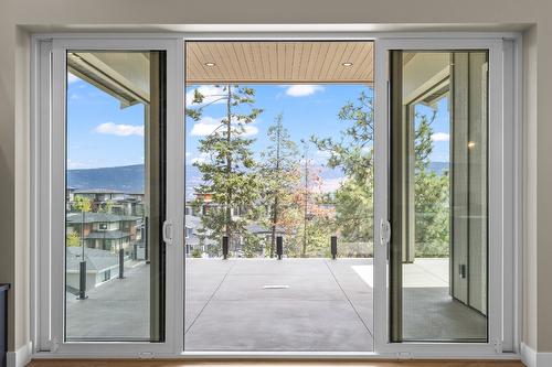 196 Summer Wood Drive, Kelowna, BC - Indoor Photo Showing Other Room