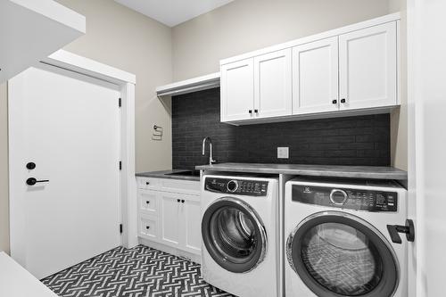 196 Summer Wood Drive, Kelowna, BC - Indoor Photo Showing Laundry Room