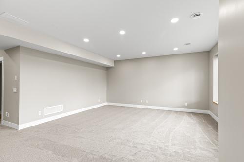 196 Summer Wood Drive, Kelowna, BC - Indoor Photo Showing Other Room