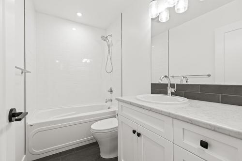 196 Summer Wood Drive, Kelowna, BC - Indoor Photo Showing Bathroom