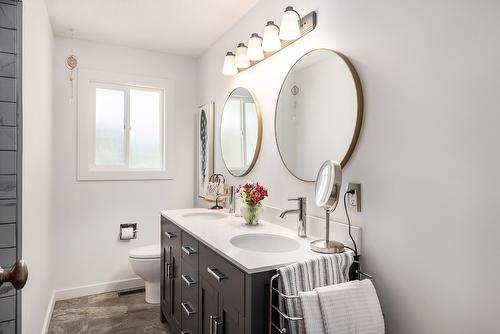 2640 Thacker Drive, West Kelowna, BC - Indoor Photo Showing Bathroom