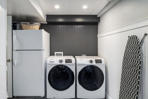 2640 Thacker Drive, West Kelowna, BC - Indoor Photo Showing Laundry Room