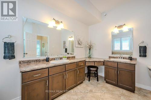 122 Kortright Road E, Guelph (Village), ON - Indoor Photo Showing Bathroom