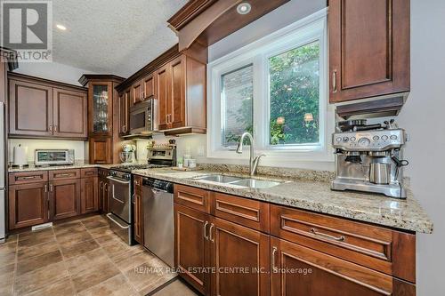 122 Kortright Road E, Guelph (Village), ON - Indoor Photo Showing Kitchen With Double Sink