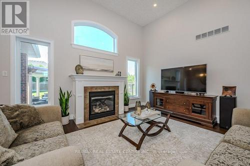 122 Kortright Road E, Guelph (Village), ON - Indoor Photo Showing Living Room With Fireplace