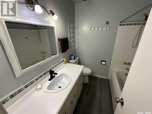 126 Bothwell Crescent, Regina, SK - Indoor Photo Showing Bathroom