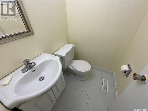 126 Bothwell Crescent, Regina, SK - Indoor Photo Showing Bathroom