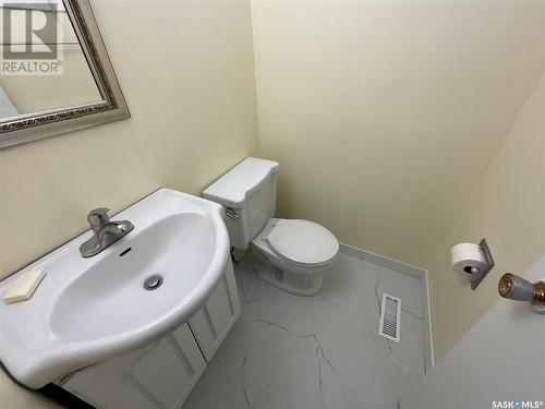 126 Bothwell Crescent, Regina, SK - Indoor Photo Showing Bathroom