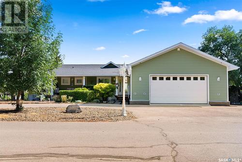 1516 Grand Avenue, Buena Vista, SK - Outdoor With Facade