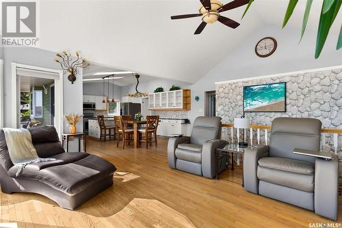 1516 Grand Avenue, Buena Vista, SK - Indoor Photo Showing Living Room