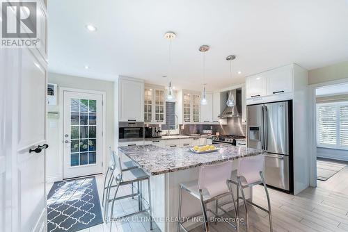 1840 Pine Siskin Court, Mississauga, ON - Indoor Photo Showing Kitchen With Upgraded Kitchen