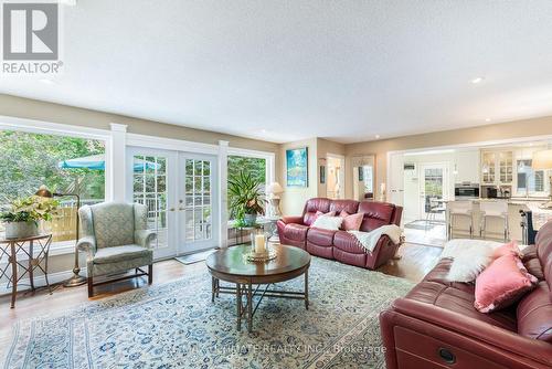 1840 Pine Siskin Court, Mississauga, ON - Indoor Photo Showing Living Room