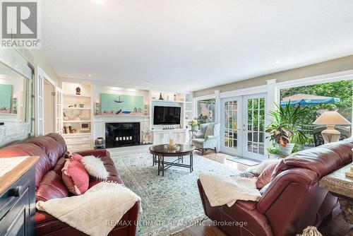 1840 Pine Siskin Court, Mississauga (Erin Mills), ON - Indoor Photo Showing Living Room With Fireplace