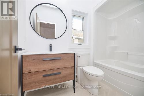 3747 Dominion Road, Fort Erie, ON - Indoor Photo Showing Bathroom