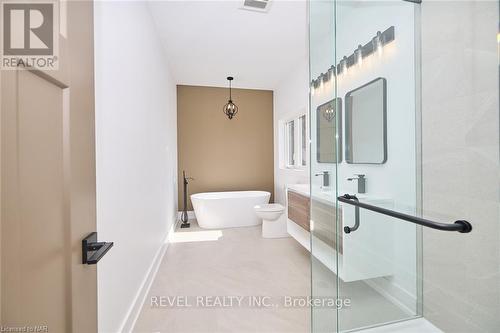 3747 Dominion Road, Fort Erie, ON - Indoor Photo Showing Bathroom