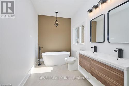 3747 Dominion Road, Fort Erie, ON - Indoor Photo Showing Bathroom