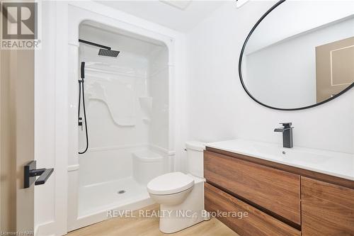 3747 Dominion Road, Fort Erie, ON - Indoor Photo Showing Bathroom