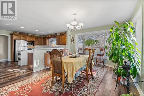 7000 Windsor Crescent, Niagara Falls, ON - Indoor Photo Showing Dining Room