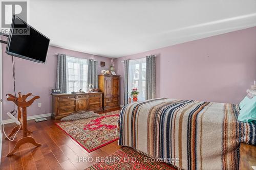 7000 Windsor Crescent, Niagara Falls, ON - Indoor Photo Showing Bedroom