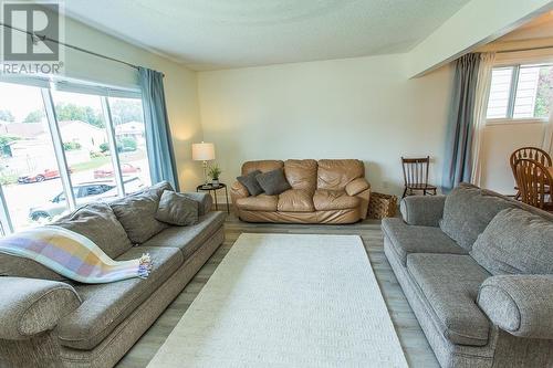 11 Golf Range Cres, Sault Ste. Marie, ON - Indoor Photo Showing Living Room