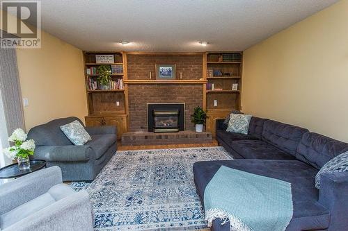 11 Golf Range Cres, Sault Ste. Marie, ON - Indoor Photo Showing Living Room With Fireplace