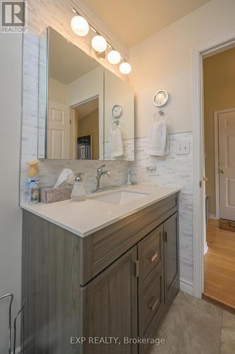 22 - 1077 Hamilton Road, London, ON - Indoor Photo Showing Bathroom