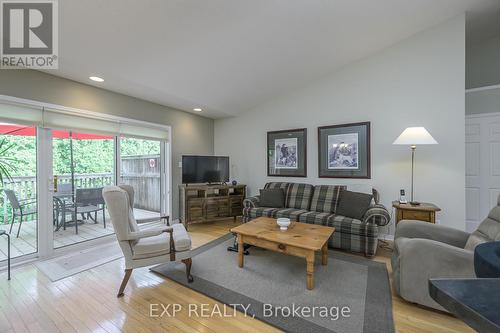 22 - 1077 Hamilton Road, London, ON - Indoor Photo Showing Living Room