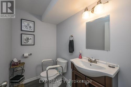 22 - 1077 Hamilton Road, London, ON - Indoor Photo Showing Bathroom