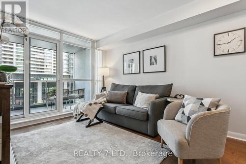 708 - 4968 Yonge Street, Toronto (Lansing-Westgate), ON - Indoor Photo Showing Living Room