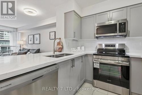 708 - 4968 Yonge Street, Toronto (Lansing-Westgate), ON - Indoor Photo Showing Kitchen With Double Sink With Upgraded Kitchen