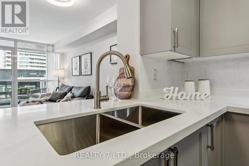 708 - 4968 Yonge Street, Toronto (Lansing-Westgate), ON - Indoor Photo Showing Kitchen With Double Sink