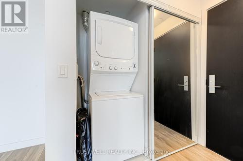 2106 - 8 Eglinton Avenue E, Toronto (Mount Pleasant West), ON - Indoor Photo Showing Laundry Room