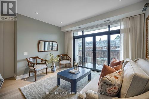 412 - 1 Strathgowan Avenue, Toronto (Lawrence Park South), ON - Indoor Photo Showing Living Room