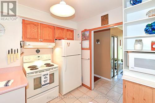 59 Wareside Road, Toronto (Etobicoke West Mall), ON - Indoor Photo Showing Kitchen