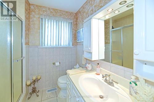 59 Wareside Road, Toronto (Etobicoke West Mall), ON - Indoor Photo Showing Bathroom