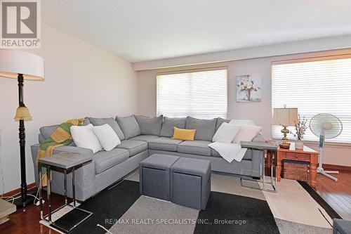 59 Wareside Road, Toronto (Etobicoke West Mall), ON - Indoor Photo Showing Living Room