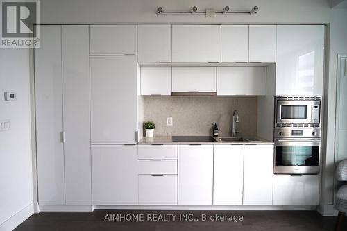 3011 - 955 Bay Street, Toronto (Bay Street Corridor), ON - Indoor Photo Showing Kitchen