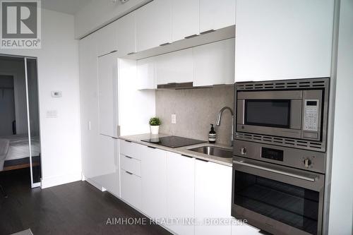 3011 - 955 Bay Street, Toronto (Bay Street Corridor), ON - Indoor Photo Showing Kitchen With Upgraded Kitchen