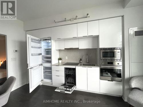 3011 - 955 Bay Street, Toronto (Bay Street Corridor), ON - Indoor Photo Showing Kitchen