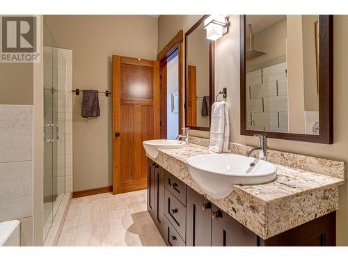 901 2Nd Avenue Unit# 302A, Fernie, BC - Indoor Photo Showing Bathroom