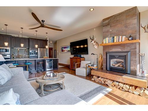 302A - 901 2Nd Avenue, Fernie, BC - Indoor Photo Showing Living Room With Fireplace