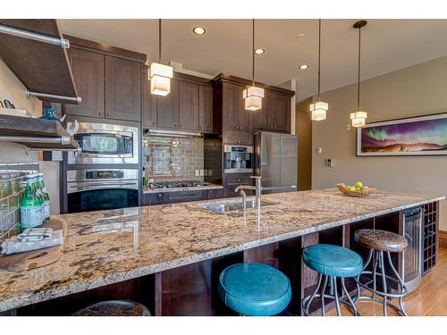 302A - 901 2Nd Avenue, Fernie, BC - Indoor Photo Showing Kitchen With Double Sink With Upgraded Kitchen