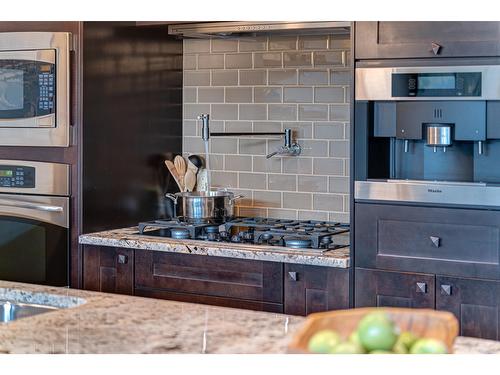 302A - 901 2Nd Avenue, Fernie, BC - Indoor Photo Showing Kitchen