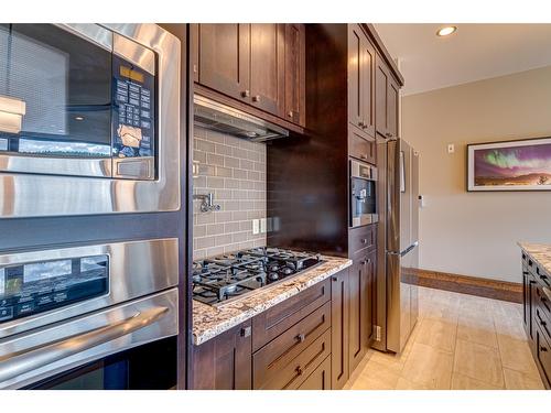 302A - 901 2Nd Avenue, Fernie, BC - Indoor Photo Showing Kitchen With Upgraded Kitchen