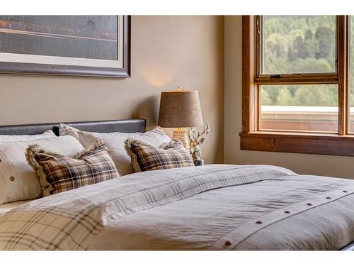 302A - 901 2Nd Avenue, Fernie, BC - Indoor Photo Showing Bedroom