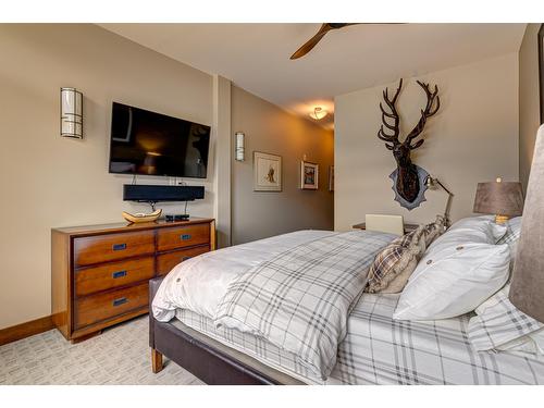 302A - 901 2Nd Avenue, Fernie, BC - Indoor Photo Showing Bedroom